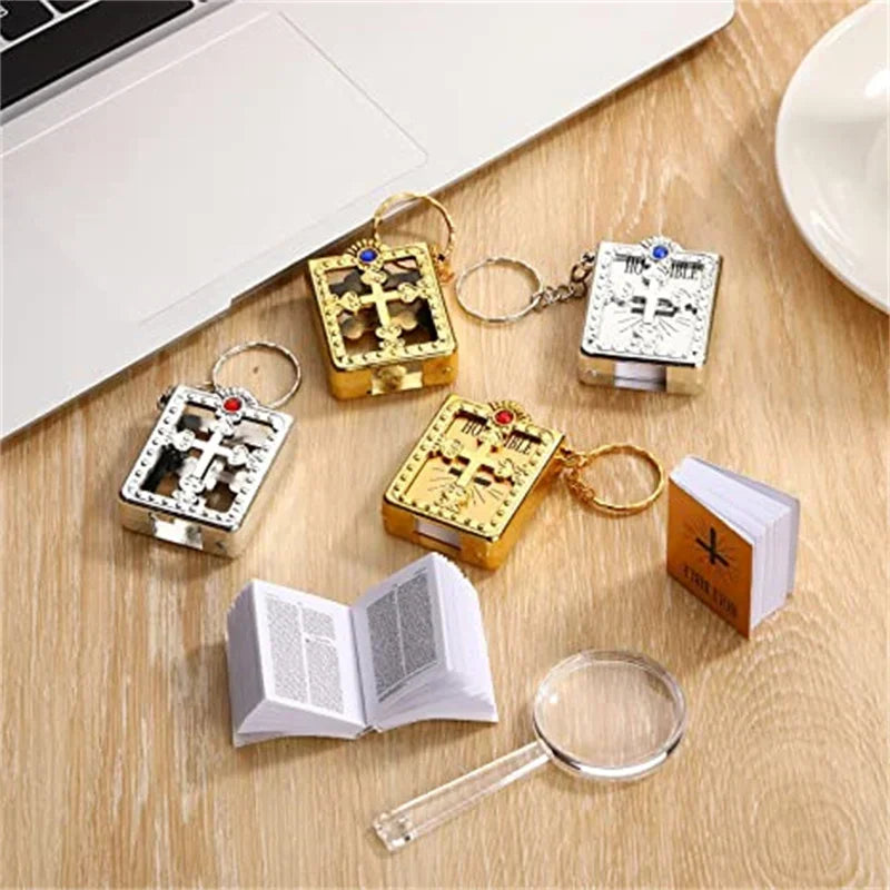 Creative Mini Holy Bible Keychain Pageable English Bible Book Key Ring Metal Jesus Cross Religious Pendant Church Souvenir Gifts