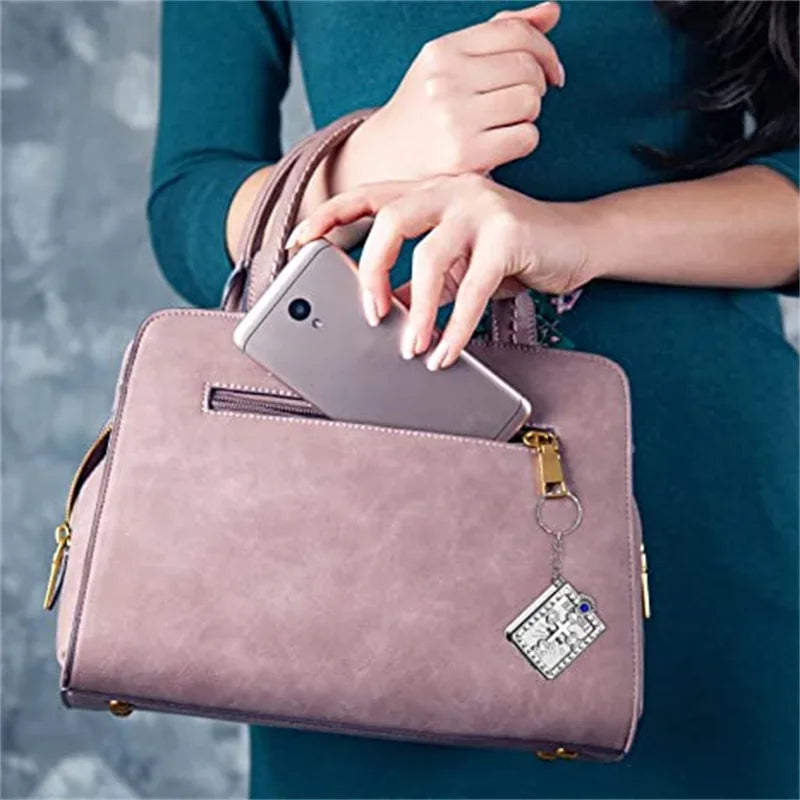 Creative Mini Holy Bible Keychain Pageable English Bible Book Key Ring Metal Jesus Cross Religious Pendant Church Souvenir Gifts